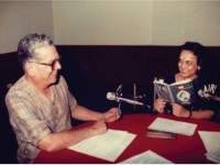 मुंबई आकाशवाणी: डॉ. श्रीराम लागू आणि सुहास जोशी ‘रमाई’ या कादंबरीचे वाचन करताना 1992.